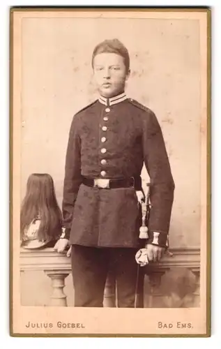 Fotografie Julius Goebel, Bad Ems, Eisenbahn Rgt. in Uniform mit Säbel