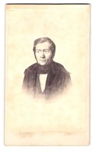 Fotografie A. Hecht, Magdeburg, Stephansbrücke Nr. 15, Portrait Justizkommissar Schobelt im Mantel