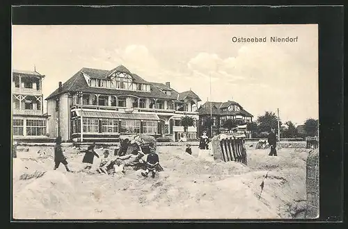 AK Niendorf, Strandpartie mit Besuchern