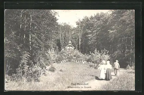 AK Bad Nenndorf, Wilhelmshöhe im Kurpark mit Spaziergängern