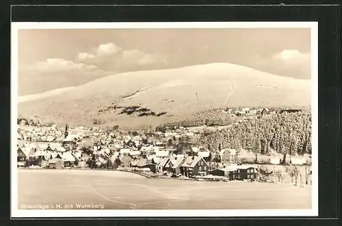 AK Braunlage i. H., Ortsansicht mit Wurmberg im Winter