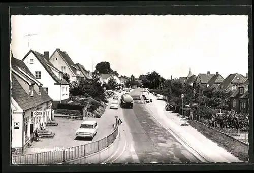 AK Lütjenburg /Holst., Strassenpartie mit Baustelle und Tankwagen