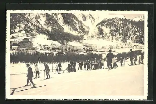 AK Pontresina, Verschneite Partie mit Wintersportlern, Skifahrer