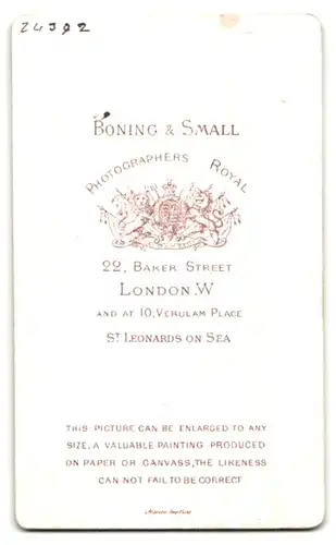 Fotografie Boning & Small, London-W, 22, Baker Street, Portrait bürgerliche Dame mit zurückgebundenem Haar