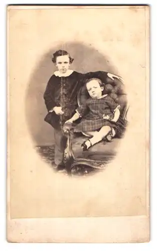Fotografie Samuel Fry & Co., London, 83, Gracechurch St., Portrait Kinderpaar in zeitgenössischer Kleidung