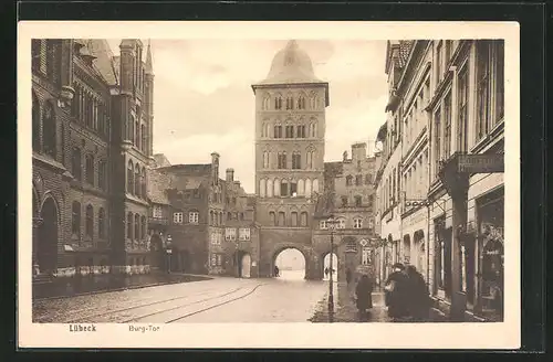 AK Lübeck, Burg-Tor mit Geschäften