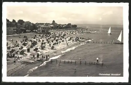 AK Niendorf, Strand mit Besuchern