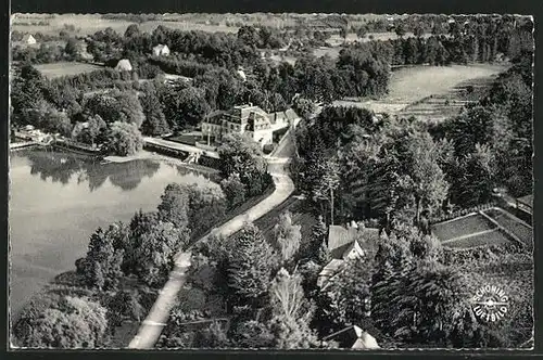 AK Fissau /Holst. Schweiz, Fliegeraufnahme vom Fährhaus und Seeschloss