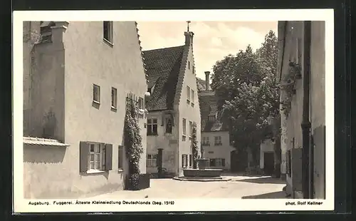 AK Augsburg, Fuggerei, Brunnen in der ältesten Kleinsiedlung Deutschlands