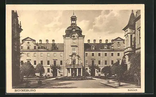 AK Bückeburg, auf dem Vorplatz des Schlosses