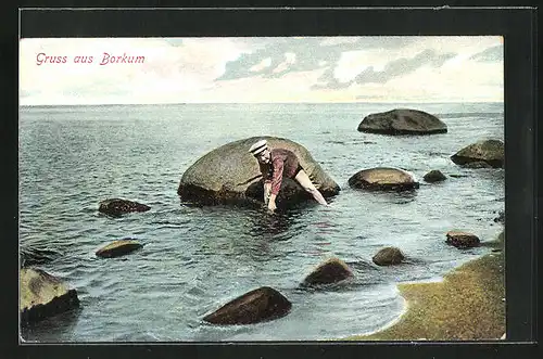 AK Borkum, junger Bursche im Wasser