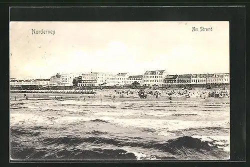 AK Norderney, Strand im Sommer mit Ortsansicht