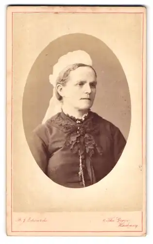 Fotografie B.J.Edwards, London, 6 The Grove Hackney, Portrait Dame mit weissem Schleier