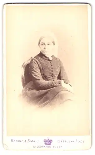 Fotografie Boning & Small, St Leonards on Sea, 10 Verulam Place, Portrait ältere vornehme Dame