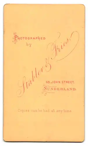 Fotografie Stabler & Fries, Sunderland, 63 John Street, junger Mann in Kamera starrend