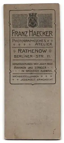 Fotografie Franz Haecker, Rathenow, Berliner Str. 11, junge Dame im weissen Kleid mit Spitzenbesatz