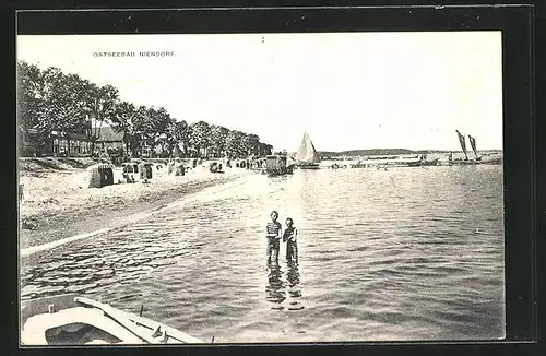 AK Niendorf, Strandpartie mit Strandkörben, Segelbooten und Badegästen