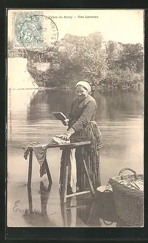 AK Types du Berry, Une Laveuse, Waschfrau bei der Arbeit