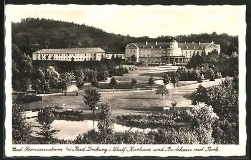 AK Bad Hermannsborn /Westf., Kurhaus und Badehaus mit Park