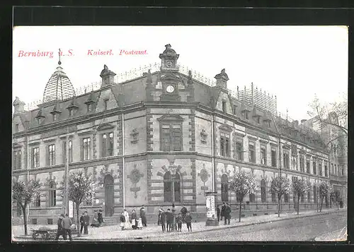 AK Bernburg a. S., Kaiserl. Postamt mit Litfasssäule