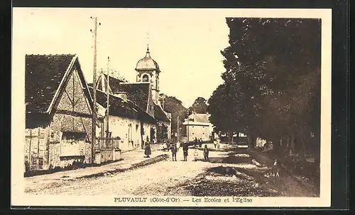 AK Pluvault, Les Ecoles et l`Eglise