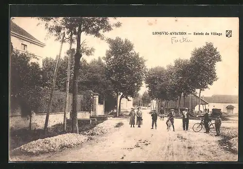 AK Longvic, Entrée du Village