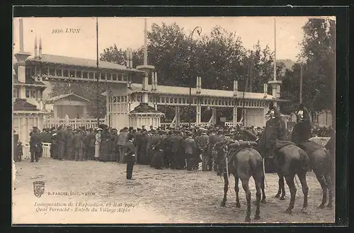 AK Lyon, Inauguration de l`Exposition 1914, Quai Perraché, Entrée du Village Alpin, Ausstellung