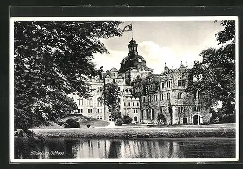 AK Bückeburg, Blick über das Wasser zum Schloss