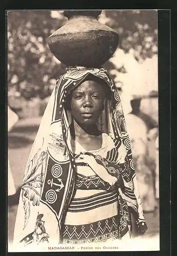 AK Madagascar, Femme des Comores, afrikanische Volkstypen