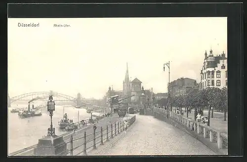 AK Düsseldorf, Rhein-Ufer, Blick zur Rheinbrücke, Dampfer