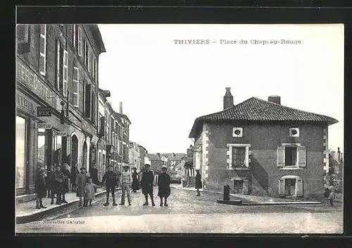 AK Thiviers, Place du Chapeau-Rouge