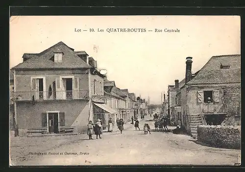 AK Les Quatre-Routes, Rue Centrale