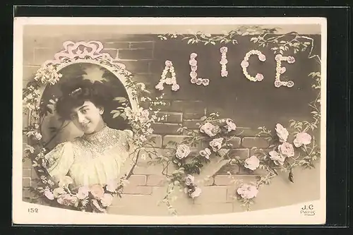 AK Junge Frau lächelt aus einem Rahmen heraus, Namenstag Alice