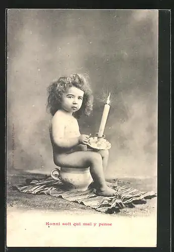 AK Kleinkind mit Kerze auf einem Nachtgeschirr