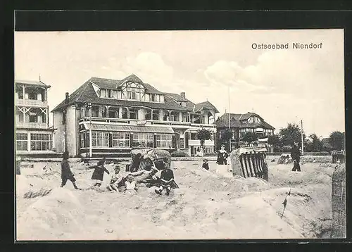 AK Niendorf, Familie mit Kindern am Strand