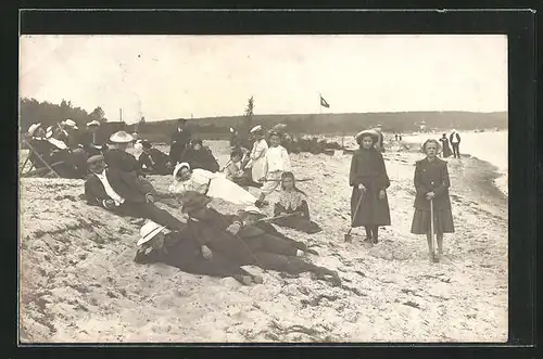 Foto-AK Timmendorfer Strand, Familie am Strand