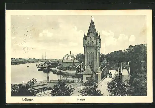 AK Lübeck, Blick auf den Hafen mit Brücke