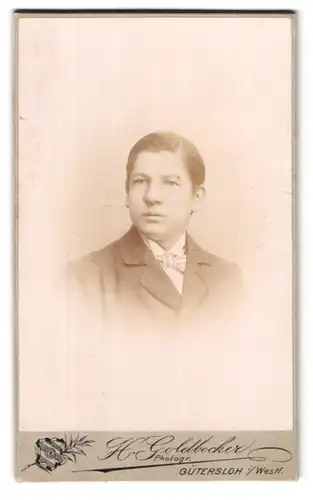 Fotografie H. Goldbecker, Gütersloh, Portrait junger Mann mit breiter Nase