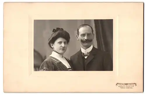 Fotografie Adolph Richter, Leipzig-LIndenau, Merseburger Strasse 61, Portrait junges Paar in modischer Kleidung