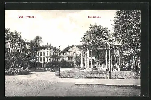 AK Bad Pyrmont, Brunnenplatz mit anliegenden Gebäuden