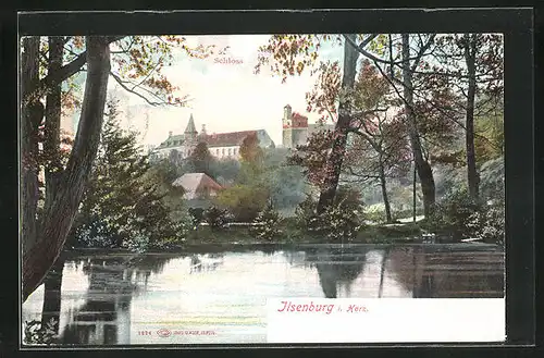 AK Ilsenburg /Harz, Blick über See auf Schloss