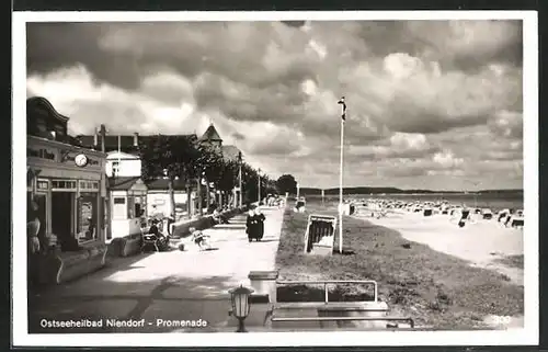 AK Niendorf /Ostsee, Promenade am Strand