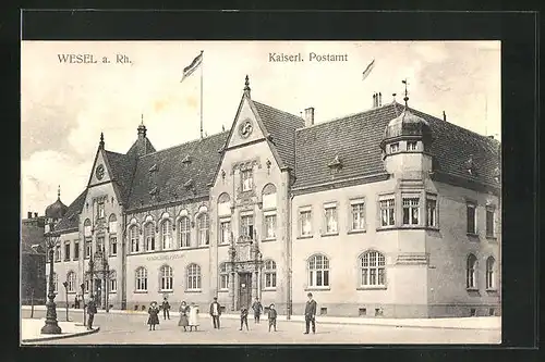 AK Wesel a. Rh., Strassenpartie mit Kaiserl. Postamt und Passanten