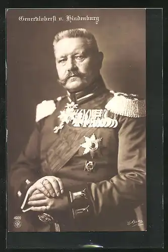 AK Generaloberst Paul von Hindenburg in Uniform mit Orden