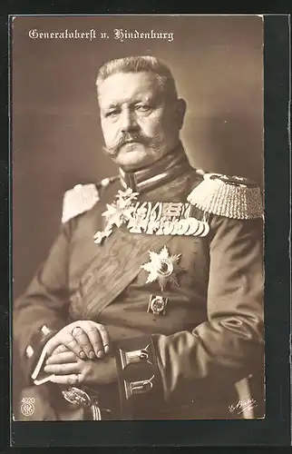 AK Generaloberst Paul von Hindenburg in Uniform mit Orden