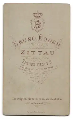 Fotografie Bruno Boden, Zittau, Breitestrasse 9, Portrait junge Dame in zeitgneössischer Kleidung