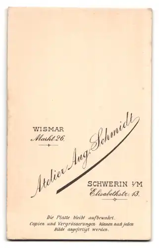 Fotografie Aug. Schmidt, Wismar, Markt 26, Portrait Mädchen im modischen Kleid