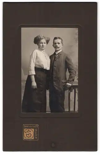 Fotografie Samson & Co., Bern, Portrait junges Paar in modischer Kleidung