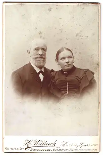 Fotografie H. Wittrock, Hohenfelde, Güntherstrasse 73, Portrait älteres Paar in hübscher Kleidung