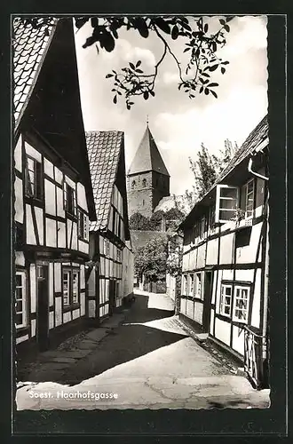 AK Soest, Blick auf Kirche entlang der sonnigen Strasse Haarhofsgasse